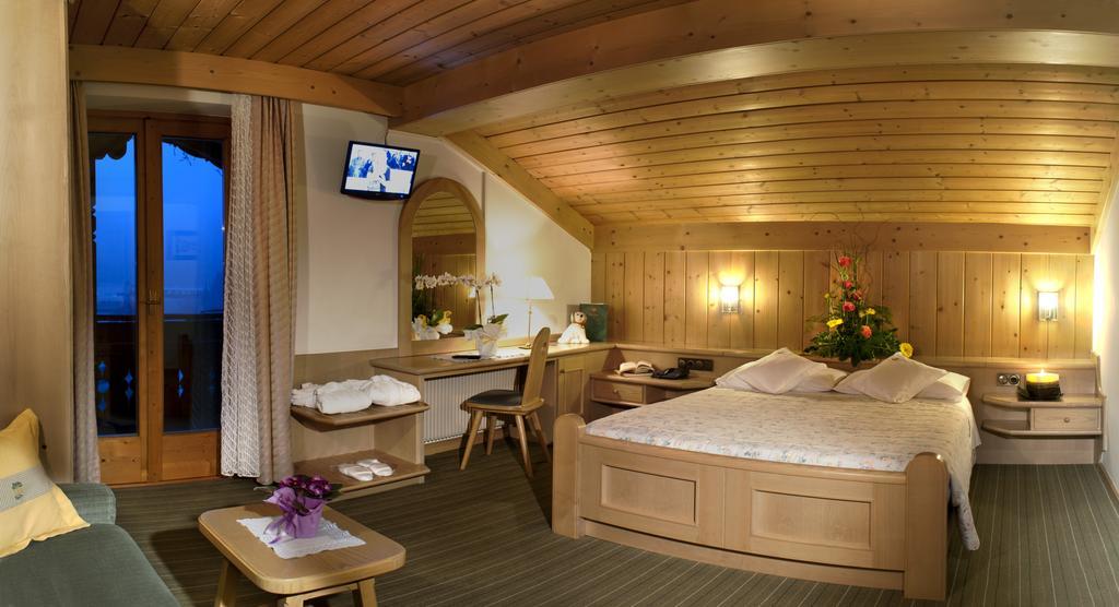 Ladinia Dolomites View Hotel Pozza di Fassa