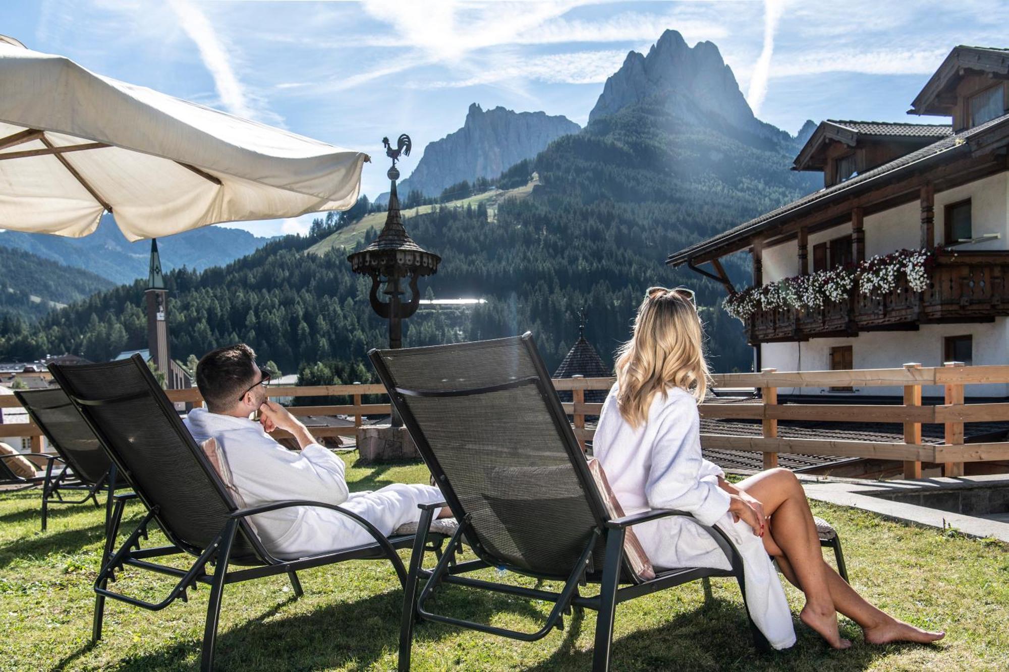 Ladinia Dolomites View 4* Pozza di Fassa
